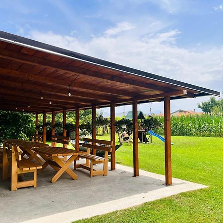 Balabani Local Stay Golubovci المظهر الخارجي الصورة