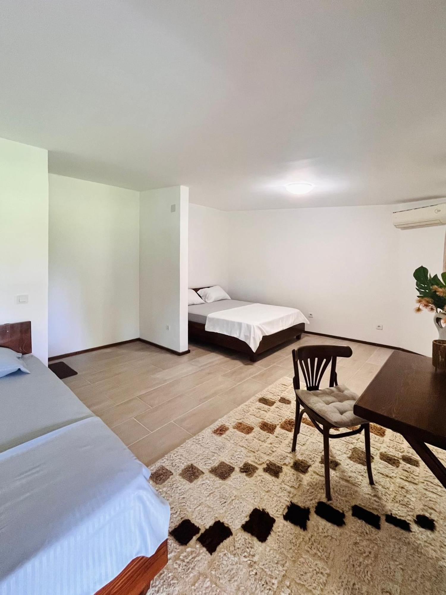 Balabani Local Stay Golubovci المظهر الخارجي الصورة
