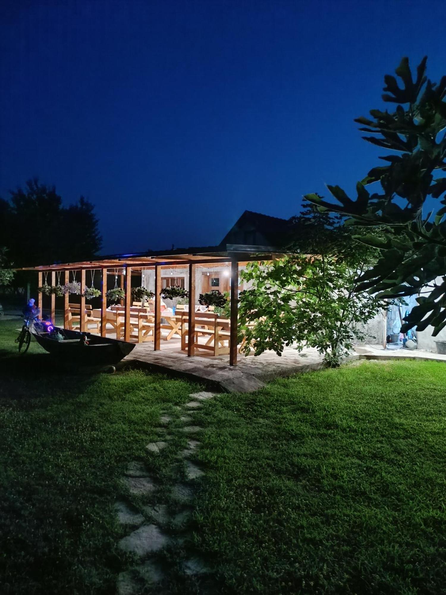 Balabani Local Stay Golubovci المظهر الخارجي الصورة