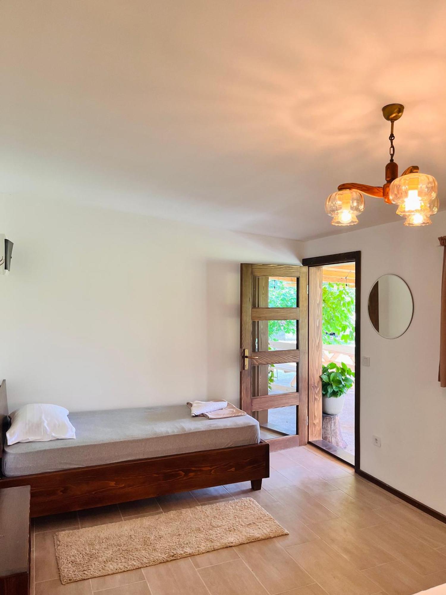 Balabani Local Stay Golubovci المظهر الخارجي الصورة