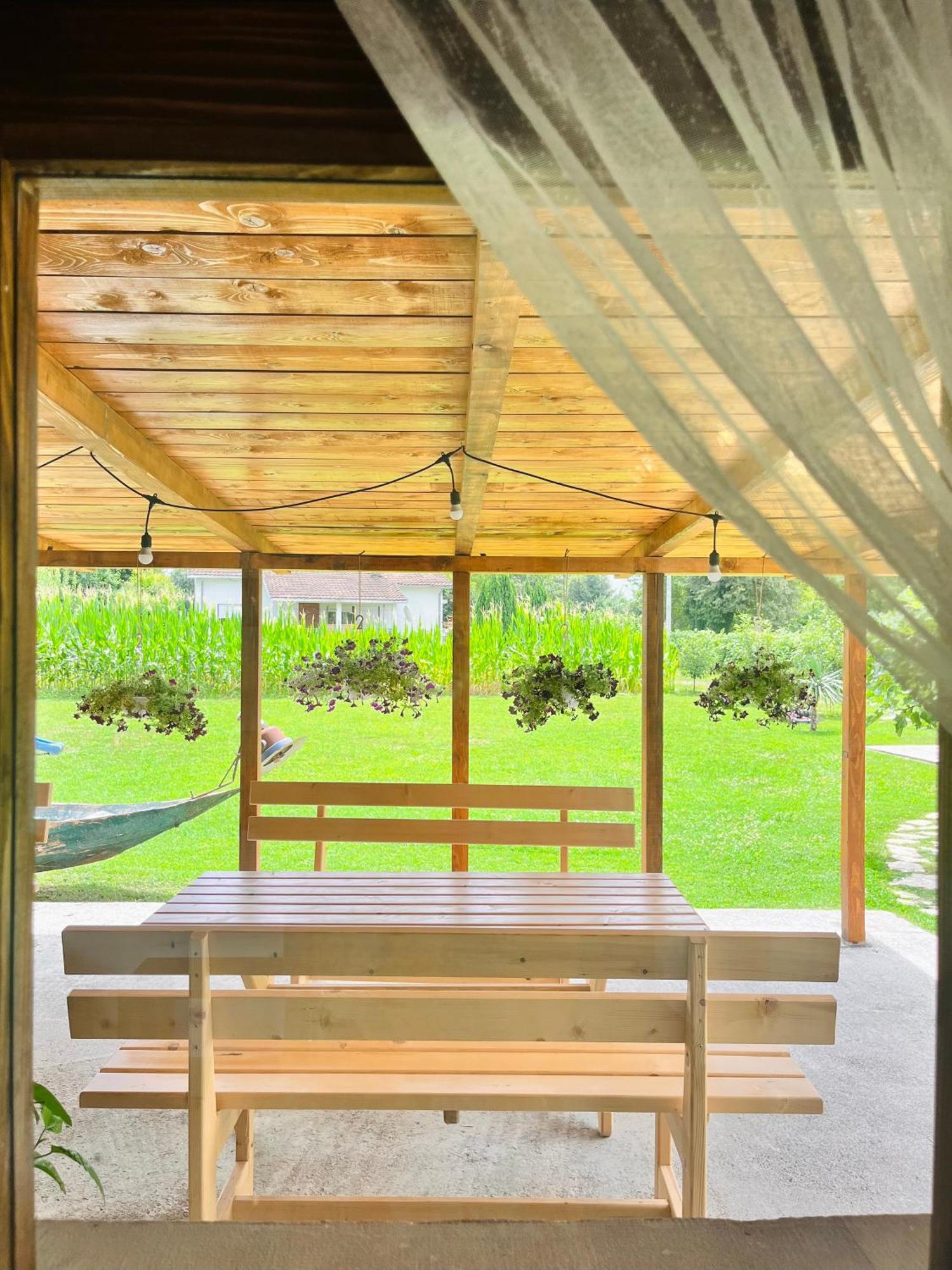 Balabani Local Stay Golubovci المظهر الخارجي الصورة